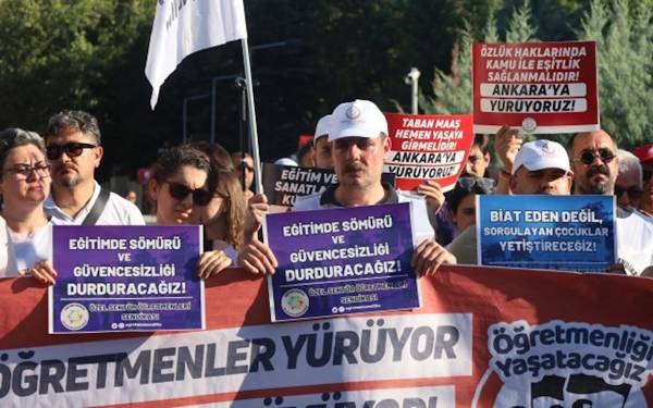 /haber/ozel-sektor-ogretmenleri-tbmm-den-yasa-ile-cozum-istiyor-308920
