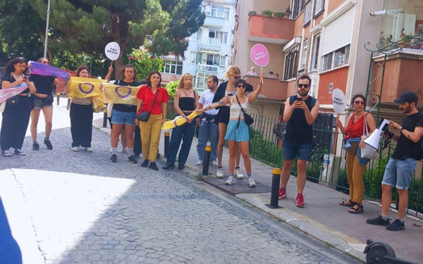 23. İstanbul Onur Yürüyüşü'ne polis müdahalesi: En az 40 gözaltı