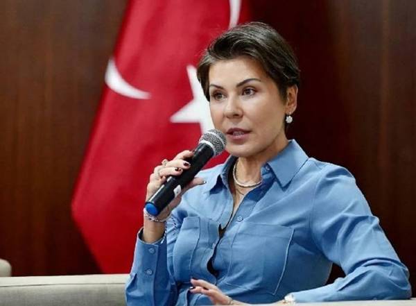 /haber/tutuklu-ibb-yoneticisi-f-pinar-turker-alnim-ak-basim-dik-ozgurlugume-kavusacagim-309389