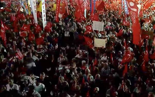 Özgür Özel "Baklavacıyı uyuşturucudan yakaladılar, eğittiler, itirafçı yaptılar"