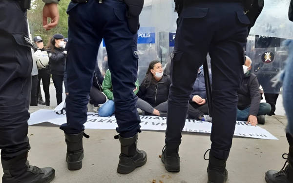 /haber/bimeks-iscilerinin-patron-protestosunu-takip-eden-gazeteciye-hapis-cezasi-309543