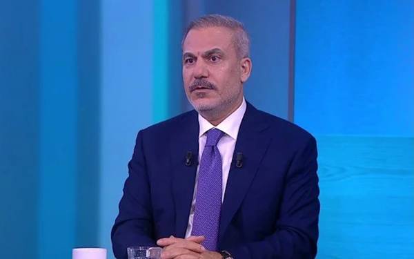 /haber/hakan-fidan-suriye-de-belli-bir-sakinligi-yasiyoruz-sdg-nin-silahsizlanmamasi-sorun-309844