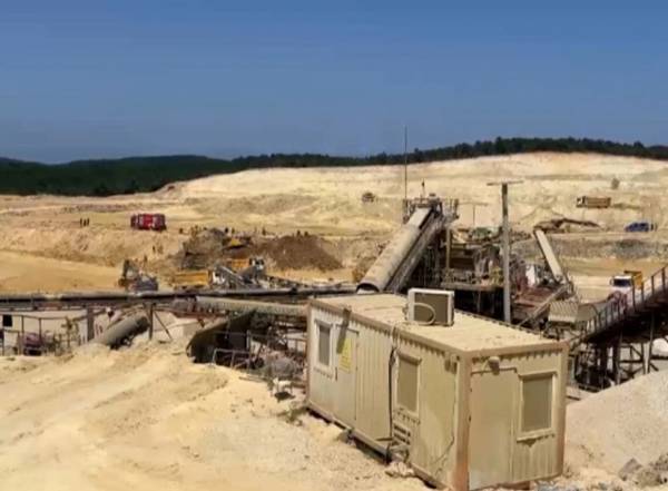 Çatalca’da kum ocağında göçük: Bir işçiyi kurtarma çalışmaları sürüyor