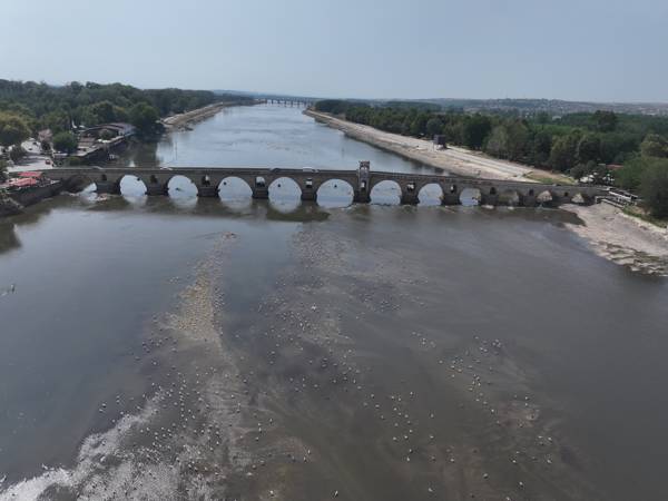Water levels in Maritsa River drop, revealing pillars of historical bridge