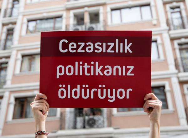 Kadınlar mücadele ediyor, erkek şiddeti yargılanıyor