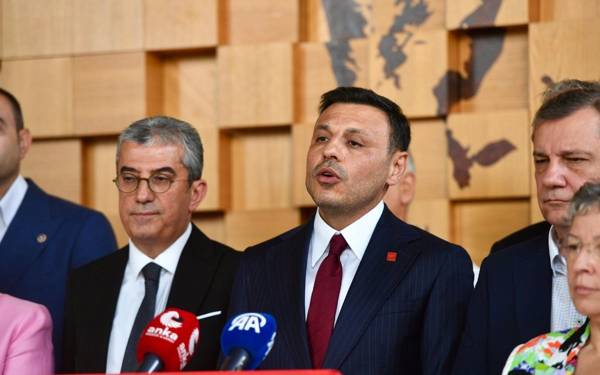 /haber/chp-istanbul-il-baskani-ozgur-celik-erken-secim-sart-310375