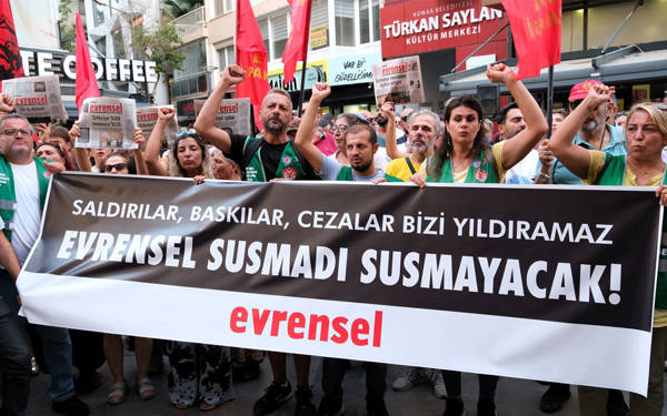 İzmir’de protesto: “Evrensel susmadı, susmayacak”