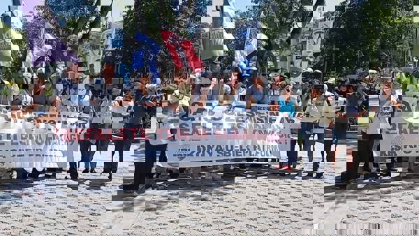 Public employees halt work across Turkey amid stalled wage negotiations