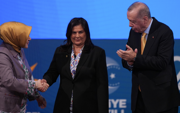 /haber/akp-ye-gecen-cercioglu-ndan-ozgur-ozel-hakkinda-suc-duyurusu-310589