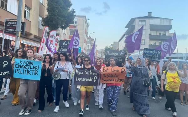 /haber/kadin-cinayetlerine-karsi-feministler-nigina-icin-sokakta-310620