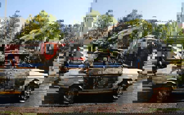 /haber/meclis-onunde-beyaz-toros-yakan-kisi-tutuklandi-310634