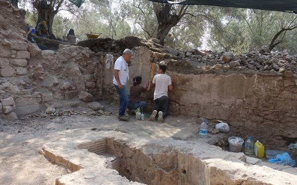 Antandros Antik Kenti'nde villadan vaftizhaneye çevrilen Roma yapısına rastlandı