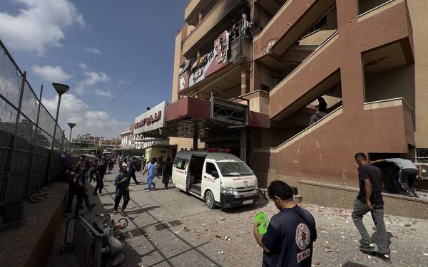 İsrail Gazze’deki Nasır Hastanesi’ni bombaladı: 5’i gazeteci 22 kişi öldü