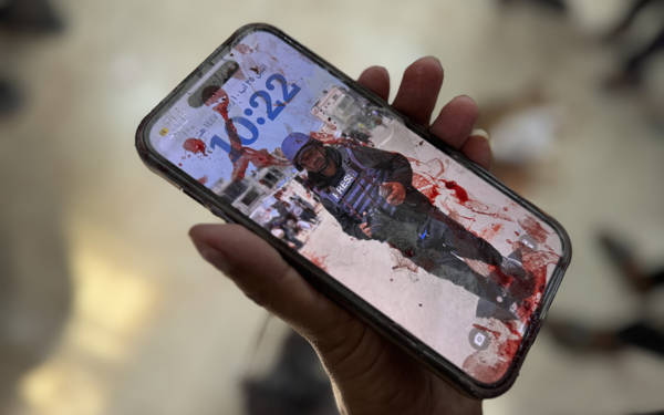 /haber/israil-gazzede-gazetecileri-hedef-alarak-insan-haklari-ihlallerini-gizlemeye-calisiyor-310832