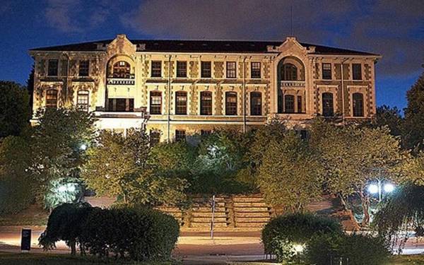 Boğaziçi Üniversitesi’ne silahlı giren bir erkek, lojmanda çalışan kız çocuğunu öldürdü