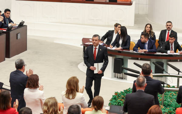 /haber/ozgur-ozel-den-yilmaz-tunca-adalet-bakani-olarak-sorumluluk-hissediyor-musun-310991