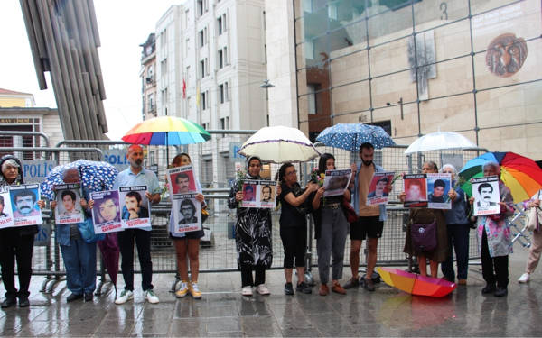 “Ayten benim narin kızımdı, canını alanlar nerede?”