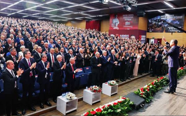 /haber/chp-yeniden-olaganustu-kurultaya-gidiyor-311217