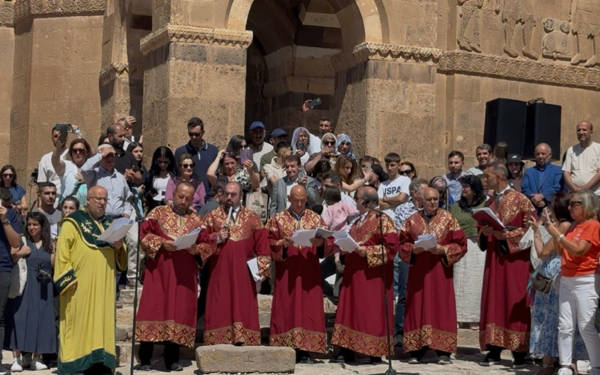 Li Dêra Ahtamarayê dengê diayên bi zimanê ermenkî bilind bûn