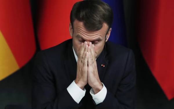 /haber/fransa-uc-yilda-macron-un-dorduncu-hukumeti-de-dustu-311287