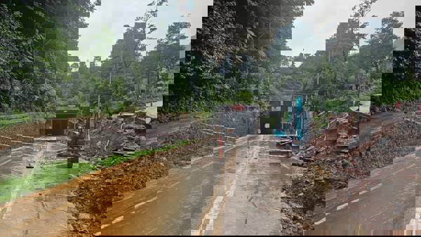 Landslide blocks major coastal highway in Artvin