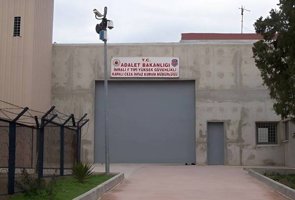 Avukatlar İmralı’ya doğru yola çıktı