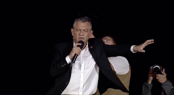 Özgür Özel Türkiye'ye Bahçelievler CHP mitinginden seslendi