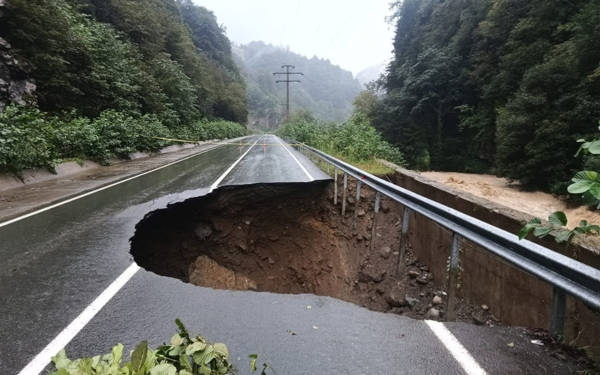 /haber/rizede-saganak-kopru-coktu-en-az-5-yarali-311722