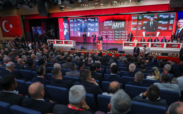 Özgür Özel, yeniden CHP Genel Başkanlığı'na seçildi