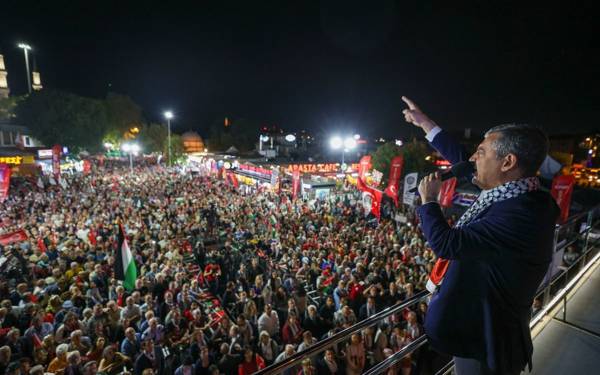 Özel'den Erdoğan'a: Filistin’i bırakmışsın Trump’ın gözünün içine bakıyorsun