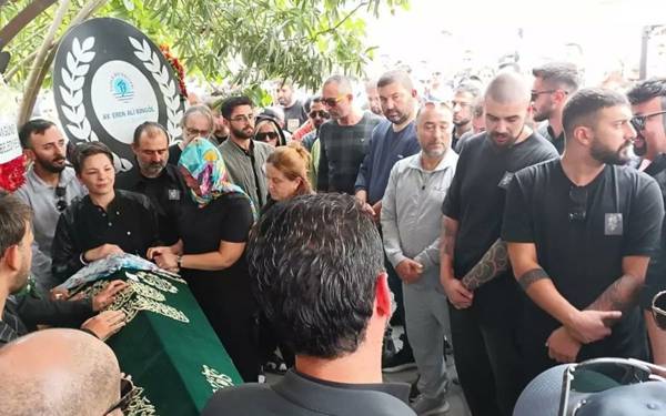 Güllü son yolculuğuna uğurlandı