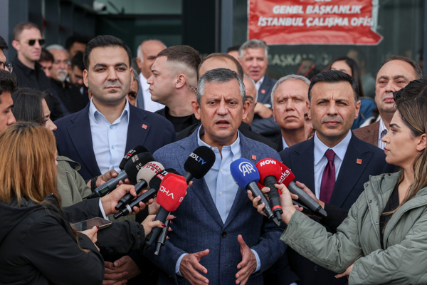 Özgür Özel'den Erdoğan'a: İmamoğlu kaçarsa sen kurtulursun