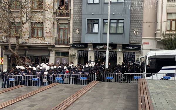 /haber/nazim-dastan-ve-cihan-bilgin-anmasi-eyleme-katilan-gazetecilerin-adli-kontrolu-kaldirildi-312171