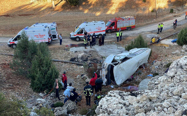 Mersin'de iş cinayeti: Servis şarampole yuvarlandı, 5 kişi öldü