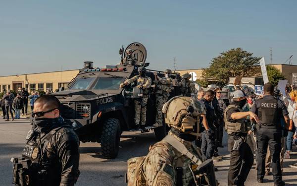 /haber/trump-demokrat-eyaletlere-asayis-gerekcesiyle-asker-yigiyor-312303