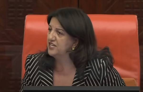 Turhan Çömez TBMM Başkanvekili Buldan'a "ulak" diye saldırdı ve sert bir yanıt aldı