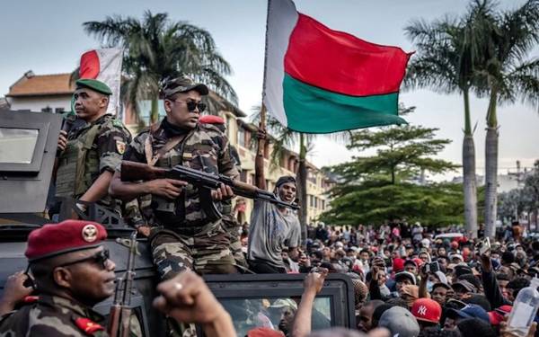Madagaskar: Ordu iktidara el koydu