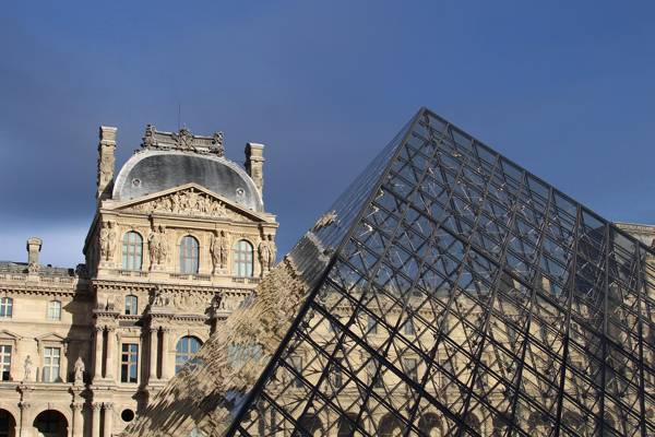 Louvre Müzesi’nde yedi dakikada büyük soygun