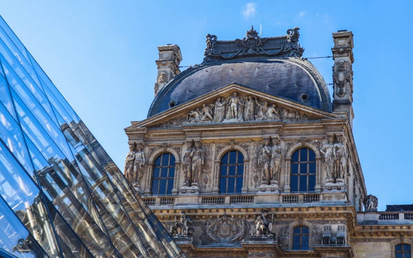 /haber/louvre-muzesinin-muduru-istifa-etti-312814