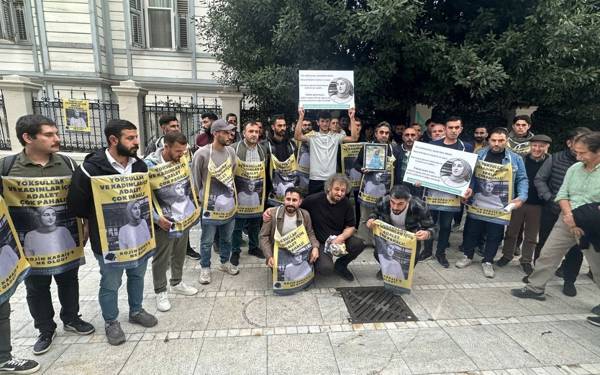 Kadıköy’den Rojîn için adalet çağrısı: Çekçeklere döviz asıldı