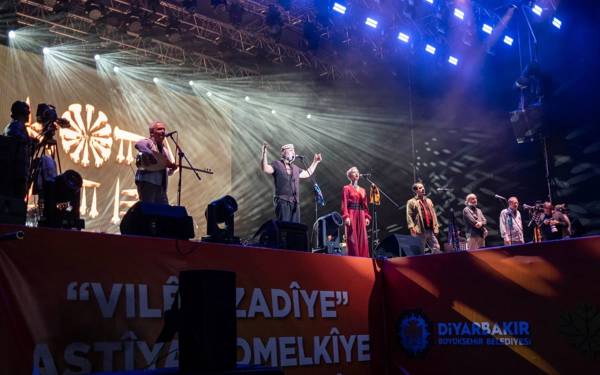 Koma Amed 30 yıl sonra Diyarbakır'da: Berî Her Tiştî Kurdîm