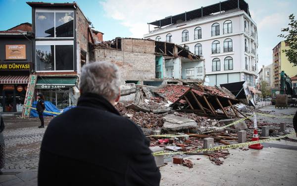 Balıkesir, Sındırgı'da 6,1 büyüklüğündeki depremde 29 yaralı