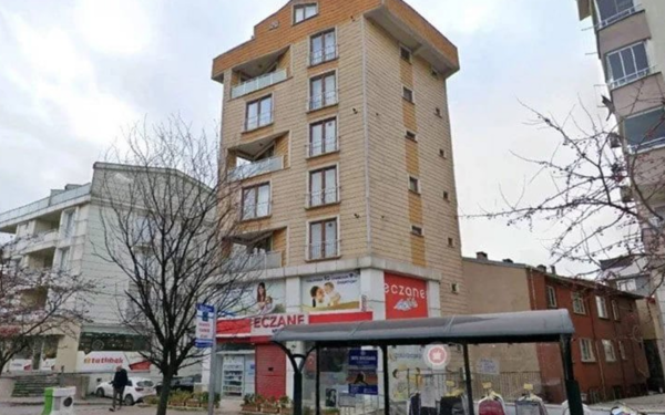 Yıkılan binadaki eczanenin sahibi: Çökmeyi fotoğrafladım