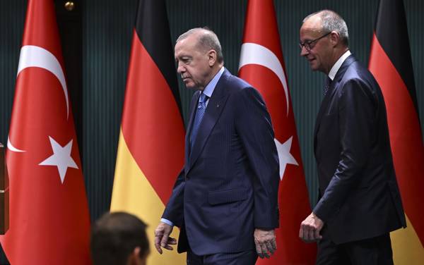 Merz Ankara'da: Silahlanma ve ekonomik işbirliği de Kopenhag kriterleri tartışması da sürecek