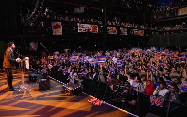 /haber/oteki-abd-new-york-u-zohran-mamdani-yle-devralmak-uzere-sandiga-gidiyor-313182