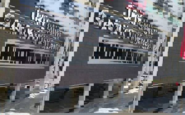 Antalya Büyükşehir Belediyesi’ne operasyon: 8 gözaltı