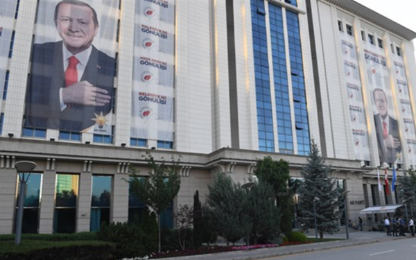 Erdoğan onayladı: İstifaların ardından AKP'de yeni atamalar