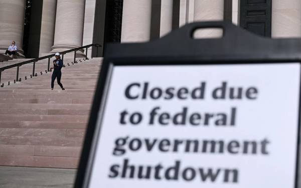 ABD: 8 Demokrat senatör hükümetin açılması için pat durumunu sona erdirdi