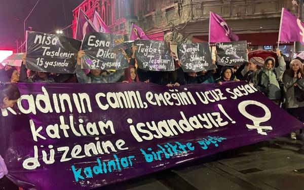 /haber/kadinlardan-dilovasi-protestosu-utanciniz-varsa-istifa-bekliyoruz-313472