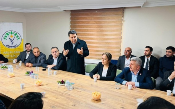 Ahmet Özer’den DEM Parti’ye ziyaret